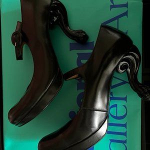 John Fluevog Queen Transcendent Elizabeth - Black - Size 9.5